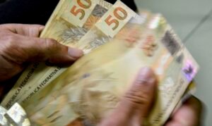 Servidores do Estado recebem salário esta semana; veja datas