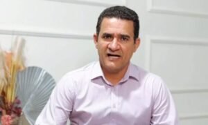Justiça afasta prefeito de Caaporã em ação que apura desvio de dinheiro da coleta de lixo