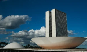Congresso vota nesta semana fim da escala 6×1 e “taxa das blusinhas”