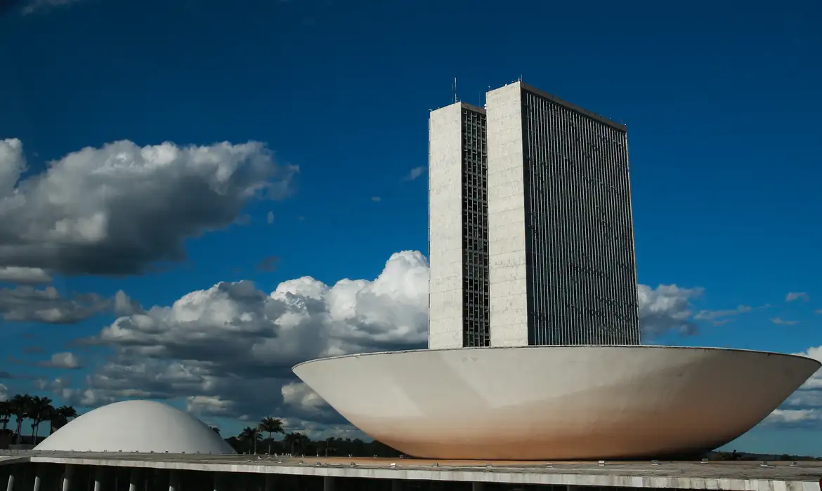 Congresso vota nesta semana fim da escala 6×1 e “taxa das blusinhas”