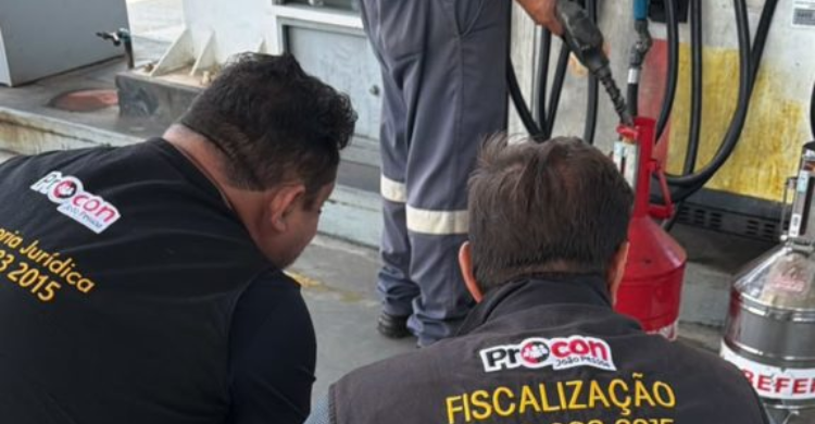 Bicos de gasolina são interditados em operação do Procon-JP em posto na Torre