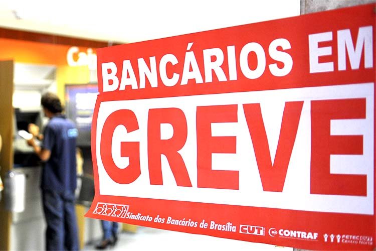 Bancários da PB anunciam greve; Banco do Brasil e Caixa suspendem atividades