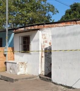 Bandidos se passam por policiais e matam homem na frente da família, em Santa Rita