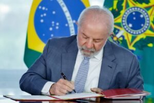 Lula anuncia reajuste de 15% para o Bolsa Família; piso sobe de R$ 600 para R$ 691