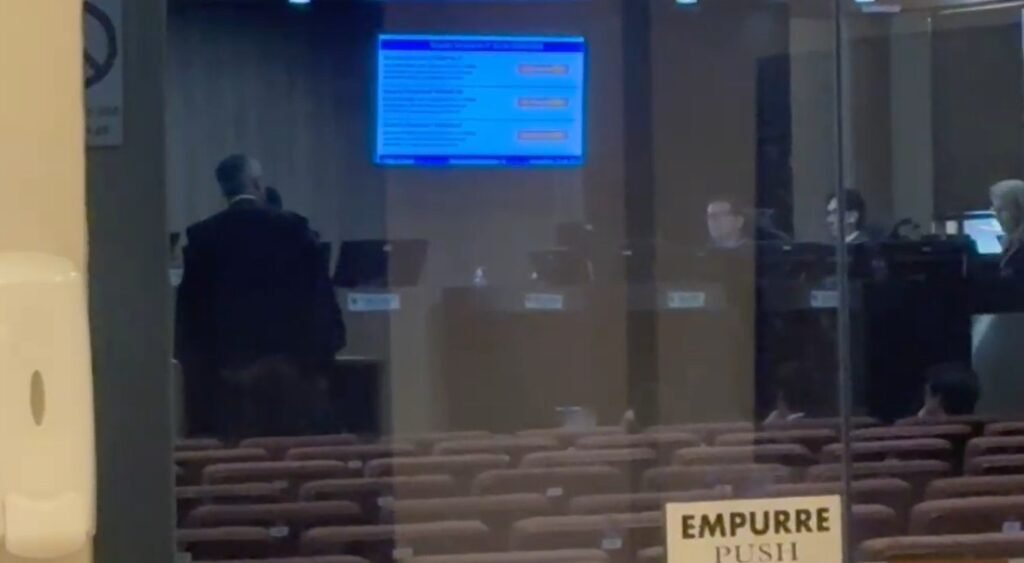 Pedido de vistas adia julgamento do registro da candidatura de Cícero Lucena