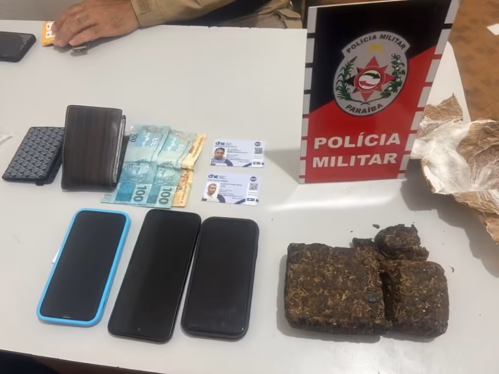 Dois homens são presos transportando maconha em ônibus na BR-230, na PB