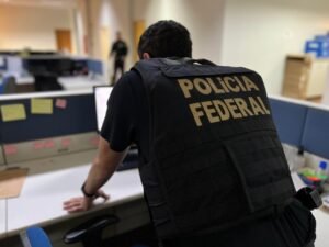 PF cumpre ação para investigar uso de identidades falsas em cadastros eleitorais, em Cabedelo