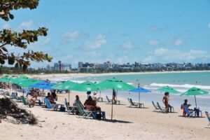 Cinco trechos de praia estão impróprios para banho na Paraíba