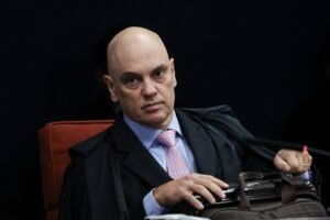 Moraes se declara impedido de julgar pedido de liberdade de Bolsonaro