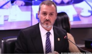 Dino determina reintegração de Andrei Rodrigues no comando da Polícia Federal