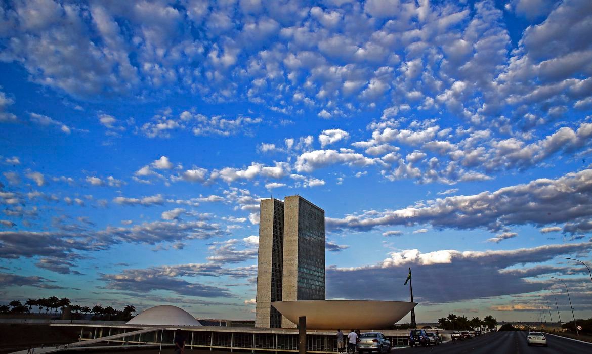 Fim da escala 6×1: proposta é aprovada na CCJ do Senado