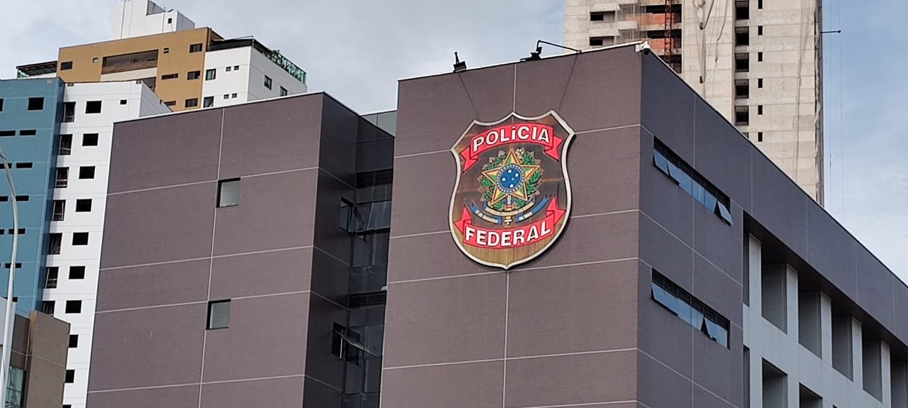 MPE pede investigação da PF para apurar distribuição de panfletos apócrifos contra a prefeita de Bayeux e deputado Felipe Leitão