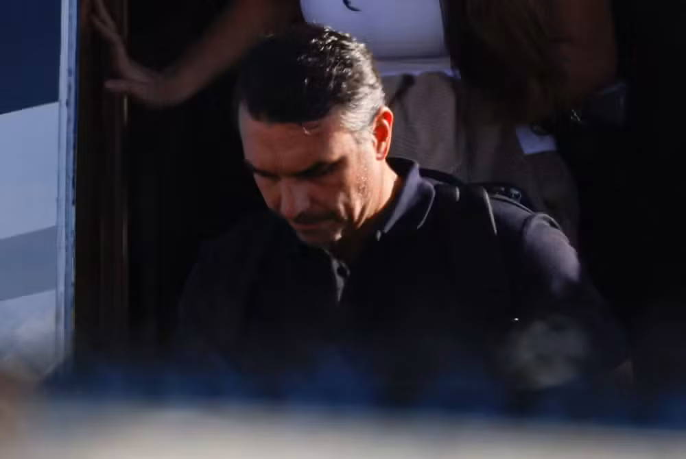 Flávio Bolsonaro chega aos Estados Unidos após fuga do Brasil 