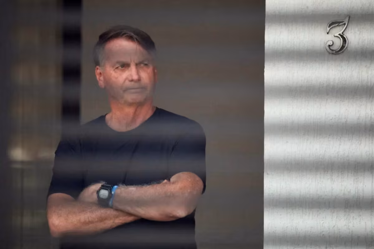 PGR concorda com visita de Flávio Bolsonaro ao pai; decisão cabe a Moraes 