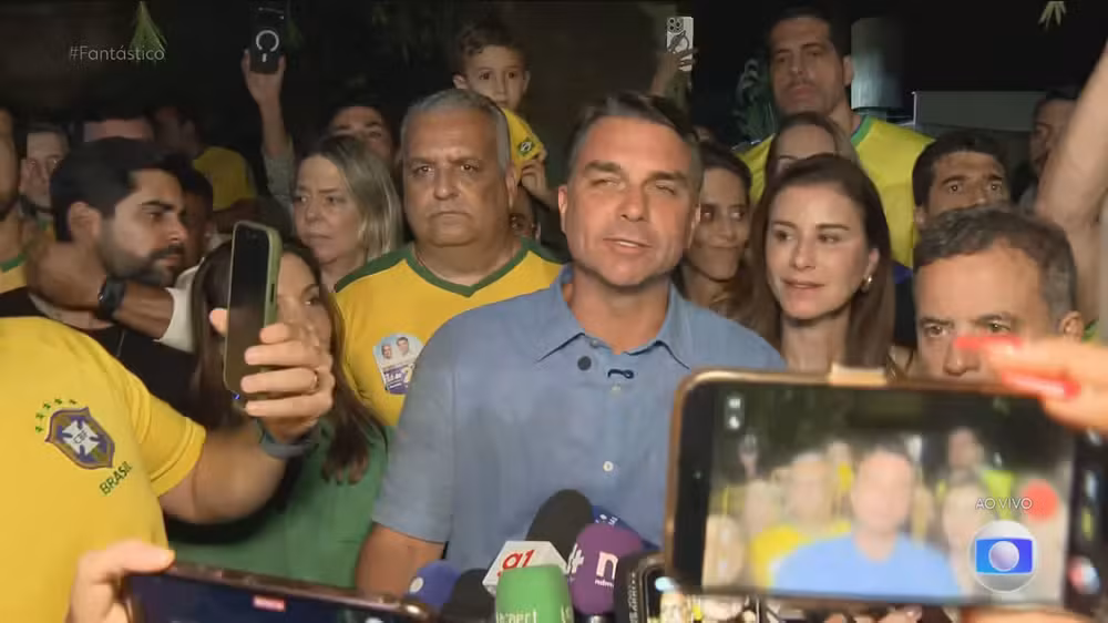 ‘O Brasil quer mudança’, diz Flávio após ida ao 2º turno com Lula