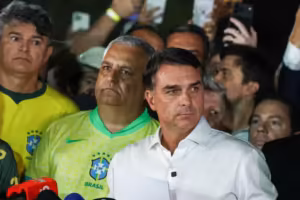 PL, partido de Flávio Bolsonaro, reconhece resultado da eleição, mas cobra esclarecimentos