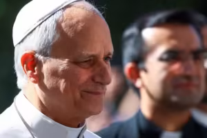 Papa Leão XIV é diagnosticado com câncer e tem parte do pulmão removido