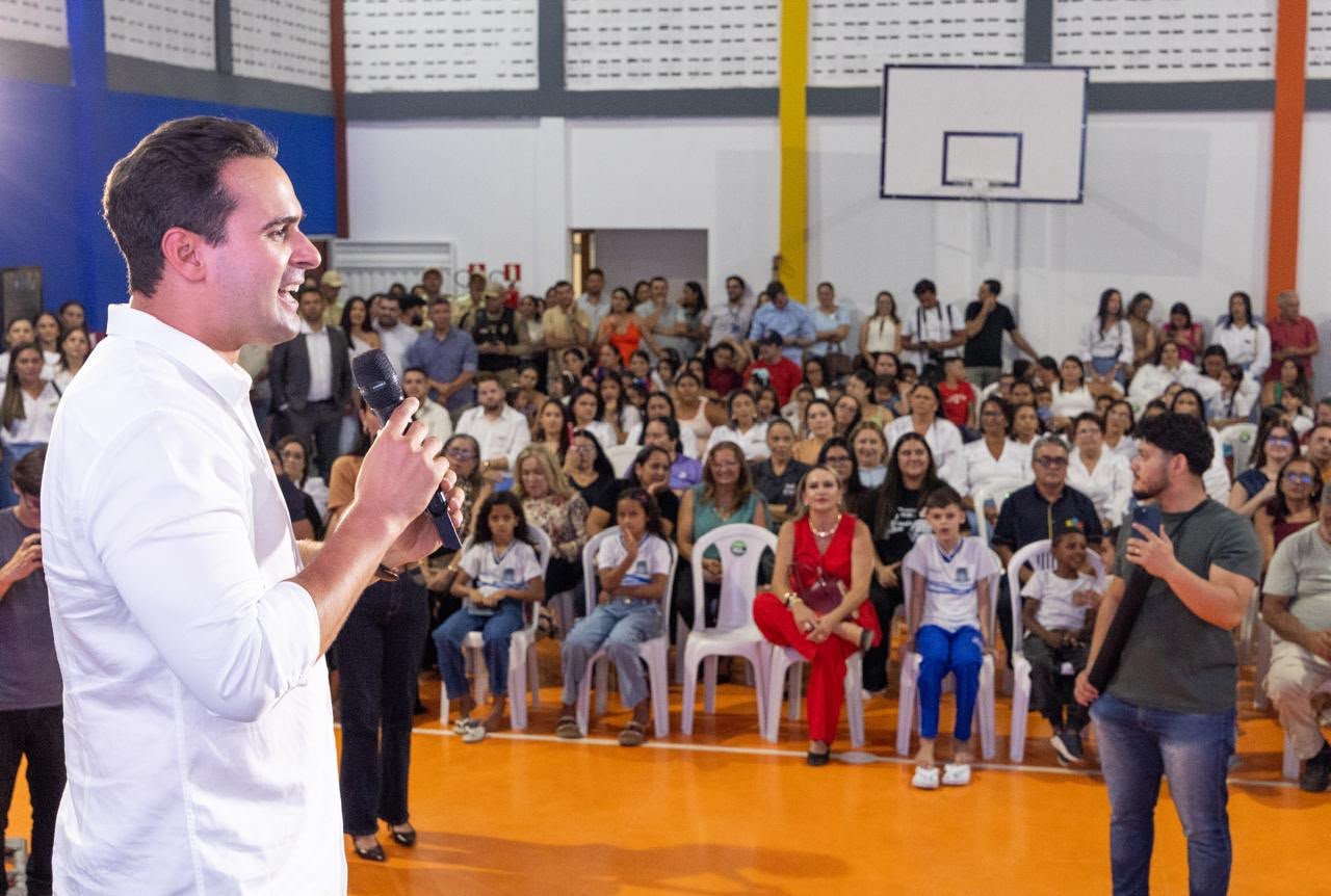 Lucas inaugura ginásio em Patos e vistoria instalação de equipamentos médicos