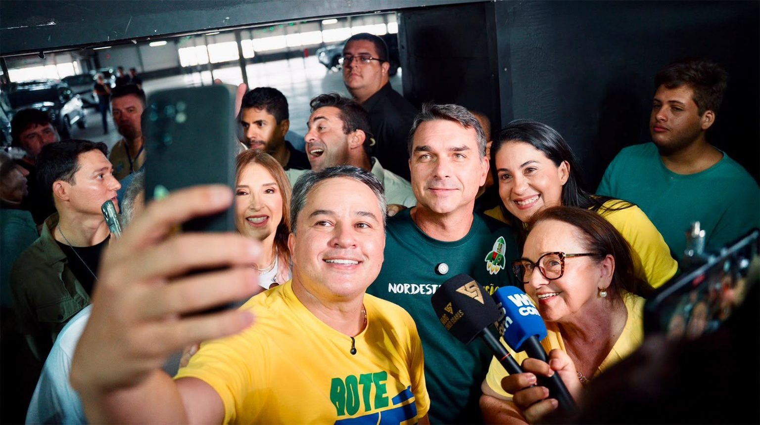 Em reunião com Flávio, bolsonaristas planejam reduzir votos de Lula na Paraíba