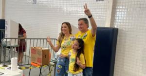 Efraim vota em João Pessoa ao lado de Queiroga e diz acreditar em segundo turno