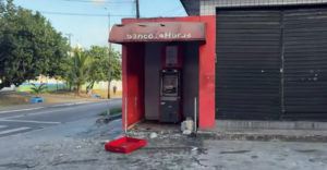 Caixa eletrônico é alvo de explosão, mas suspeitos não conseguem levar dinheiro, em JP